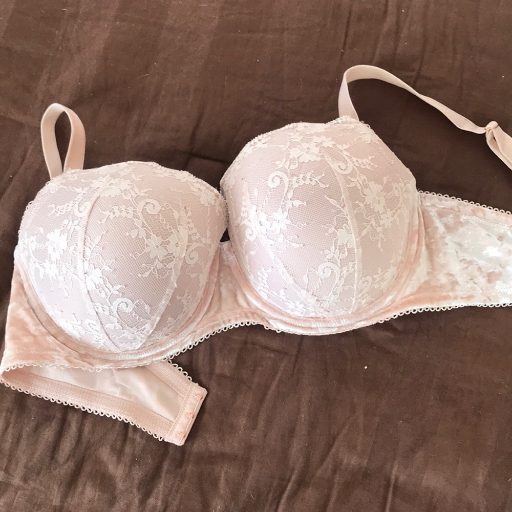 Victoria’s Secret Bombshell 38DDD